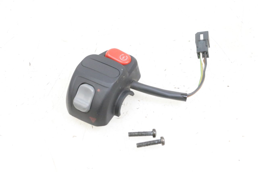 photo de PRZEŁĄCZNIK PRAWY YAMAHA YP MAJESTY 125 (2002 - 2006) - Szczegół części