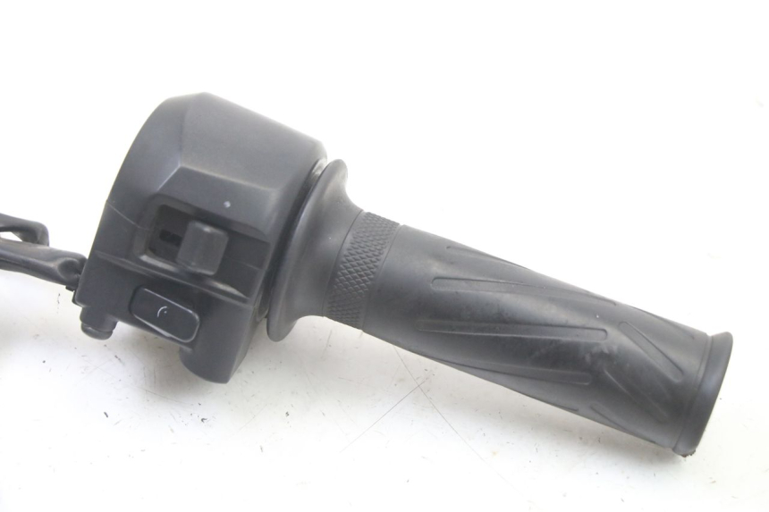 photo de PRZEŁĄCZNIK PRAWY YAMAHA YP X-MAX XMAX 400 (2014 - 2017) - Szczegół części