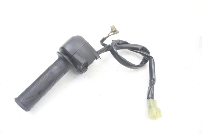 photo de PRZEŁĄCZNIK PRAWY YAMAHA YP X-MAX XMAX 400 (2014 - 2017) - Zbliżenie techniczne