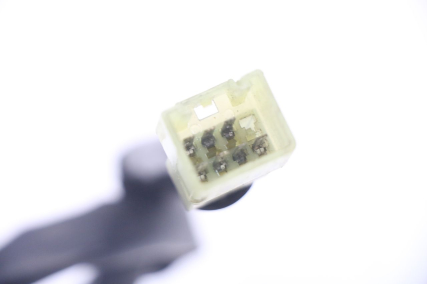 photo de PRZEŁĄCZNIK PRAWY YAMAHA YP X-MAX XMAX 400 (2014 - 2017) - Stan powierzchni