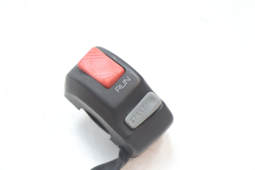 photo de PRAWA PRZEŁĄCZNIK YAMAHA YZF R GENESIS 750 (1993 - 1998) - Szczegół części