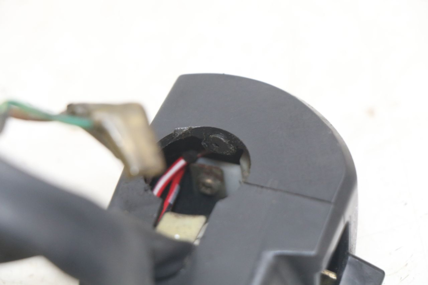 photo de PRZEŁĄCZNIK PRAWY YAMAHA YZF R THUNDERCAT 600 (1996 - 2003) - Szczegół części