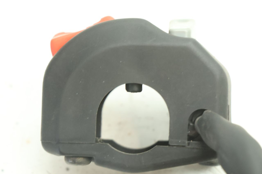 photo de PRAWA PRZEŁĄCZNIK YAMAHA YZF R6 600 (2008 - 2009) - Zbliżenie techniczne