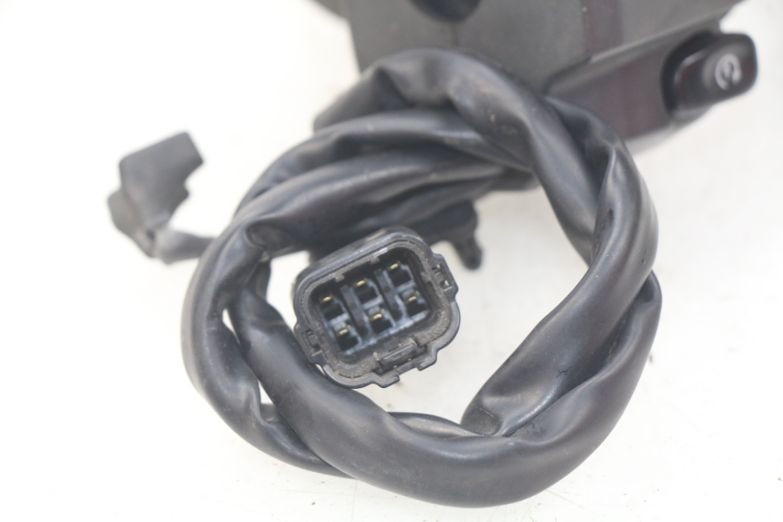 photo de PRZEŁĄCZNIK PRAWY KAWASAKI Z S 750 (2003 - 2006) - Zoom stanu zużycia