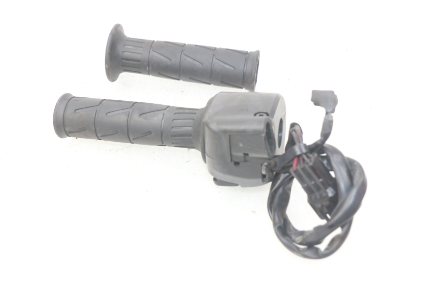 photo de PRZEŁĄCZNIK PRAWY KAWASAKI Z S 750 (2003 - 2006) - Inny kąt widzenia