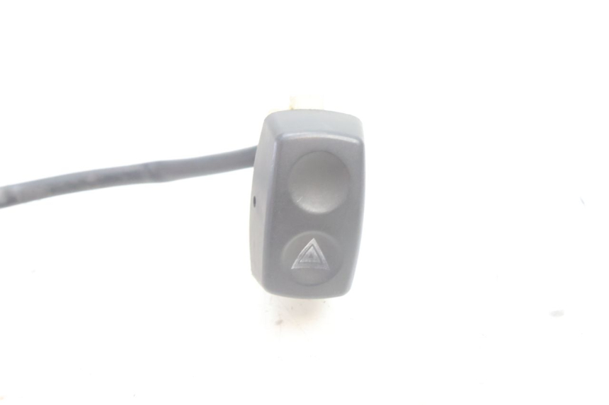 photo de PRZEŁĄCZNIK ŚWIATEŁ AWARYJNYCH BMW C1 125 (2000 - 2003) - Szczegół części