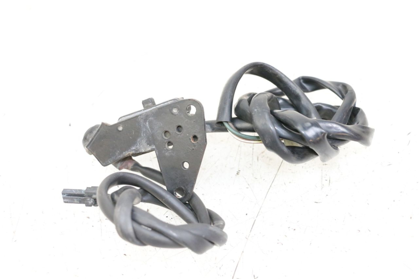 photo de PRZEŁĄCZNIK ŚWIATEŁ AWARYJNYCH YAMAHA FJR ABS 1300 (2006 - 2012) - Zbliżenie techniczne