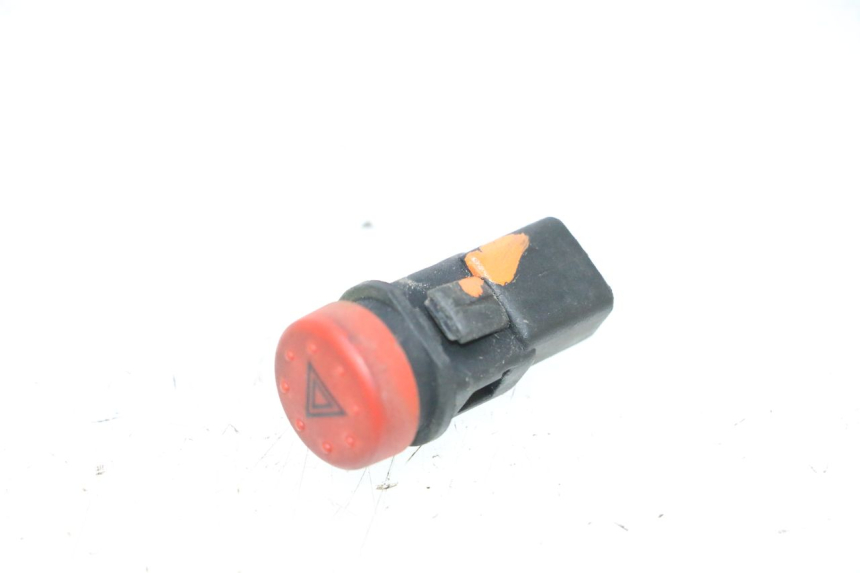 photo de PRZEŁĄCZNIK ŚWIATEŁ AWARYJNYCH PIAGGIO MP3 RL 250 (2006 - 2010) - Zoom stanu zużycia
