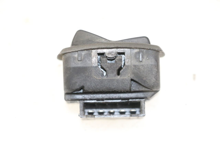 photo de PRZEŁĄCZNIK ŚWIATEŁ AWARYJNYCH PEUGEOT BELVILLE 125 (2017 - 2021) - Zoom stanu zużycia