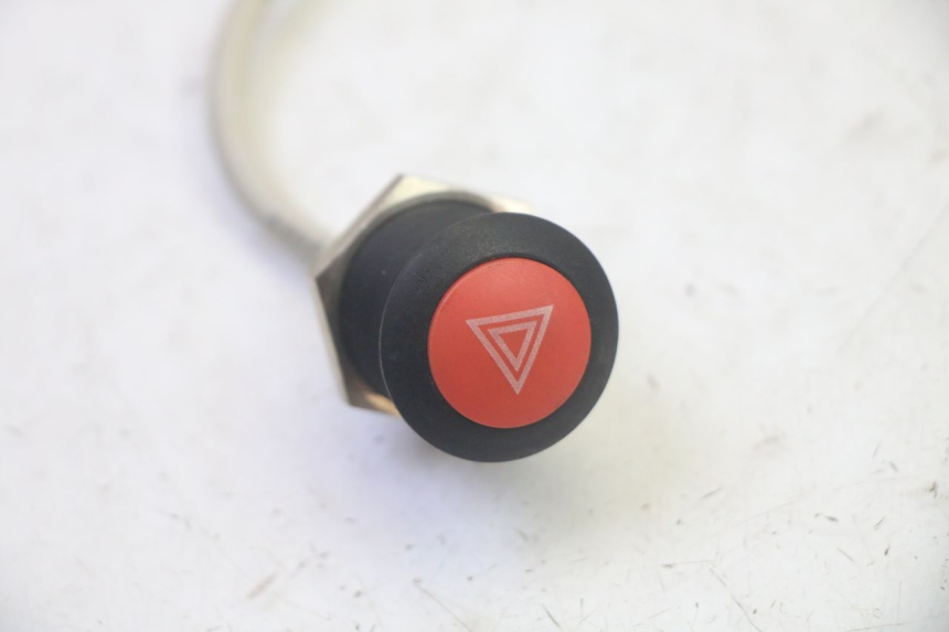 photo de PRZEŁĄCZNIK ŚWIATEŁ AWARYJNYCH LIGIER PULSE 3 1 (2014 - 2020) - Zoom stanu zużycia