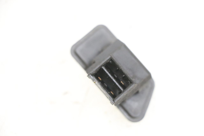 photo de PRZEŁĄCZNIK ŚWIATEŁ AWARYJNYCH YAMAHA XMAX X-MAX 125 (2006 - 2009) - Szczegół części