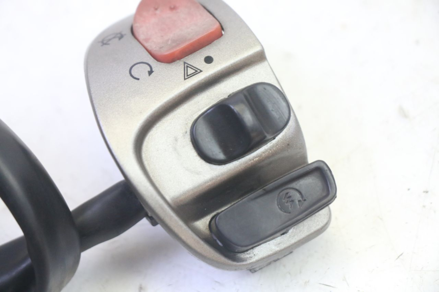 photo de PRZEŁĄCZNIK LEWY QUADRO 4 4D 350 (2015 - 2018) - Zoom stanu zużycia