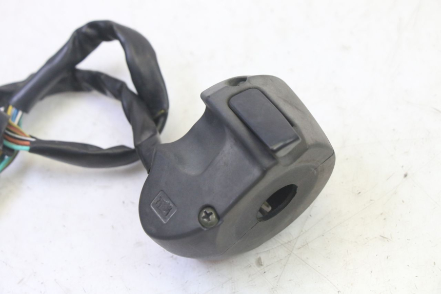 photo de PRZEŁĄCZNIK LEWY ADIVA AD3 300 (2014 - 2020) - Zbliżenie techniczne