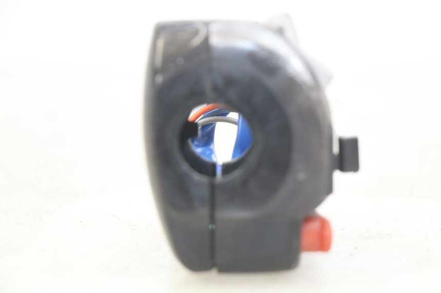 photo de PRZEŁĄCZNIK LEWY KYMCO AGILITY 16+ 4T 50 (2018 - 2023) - Zbliżenie techniczne