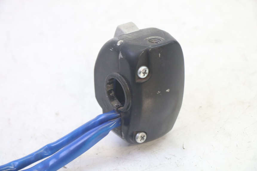 photo de PRZEŁĄCZNIK LEWY KYMCO AGILITY 16+ 4T 50 (2018 - 2023) - Zbliżenie techniczne