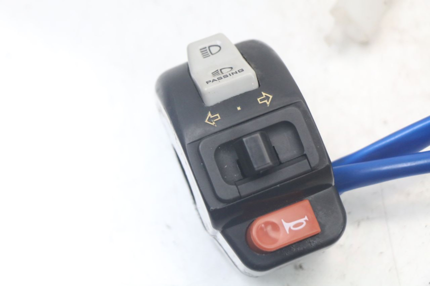 photo de PRZEŁĄCZNIK LEWY KYMCO AGILITY 4T 50 (2018 - 2022) - Szczegół części