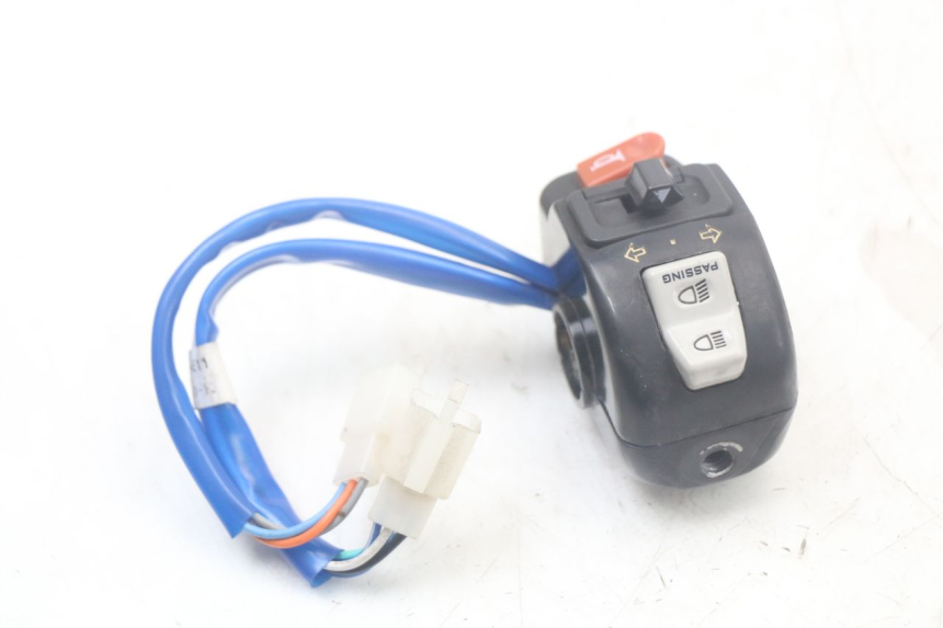 photo de PRZEŁĄCZNIK LEWY KYMCO AGILITY 4T 50 (2018 - 2022) - Zbliżenie techniczne