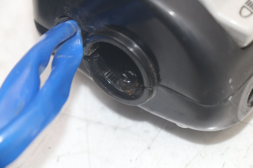 photo de PRZEŁĄCZNIK LEWY KYMCO AGILITY 4T 50 (2018 - 2022) - Punkty mocowania