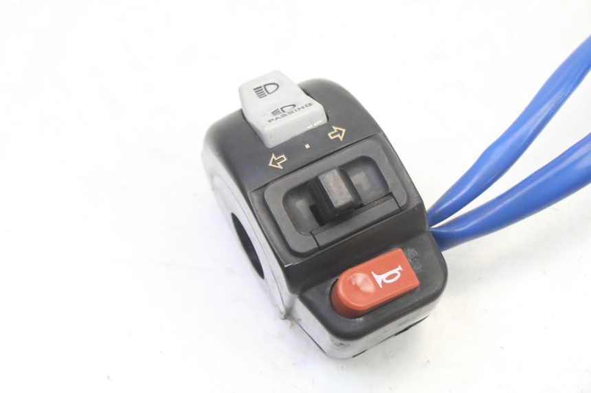 photo de PRZEŁĄCZNIK LEWY KYMCO AGILITY 4T 50 (2018 - 2022) - Szczegół części