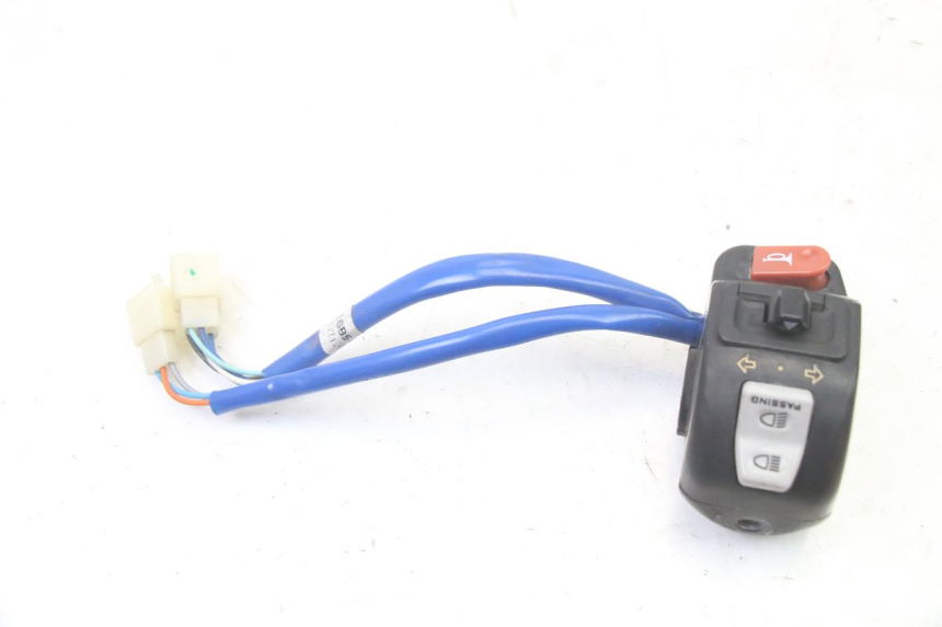 photo de PRZEŁĄCZNIK LEWY KYMCO AGILITY 4T 50 (2018 - 2022) - Zbliżenie techniczne