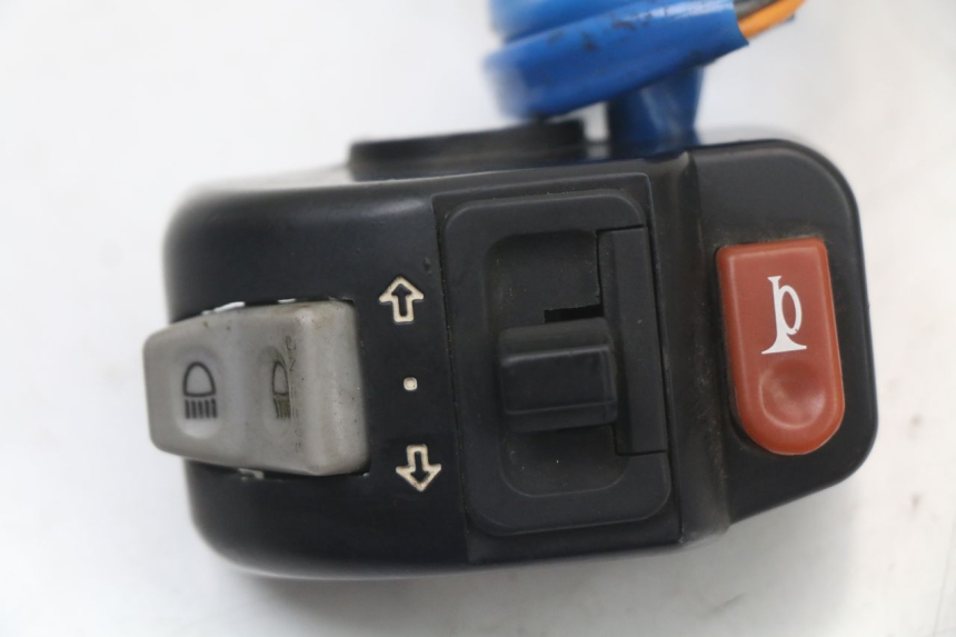 photo de PRZEŁĄCZNIK LEWY KYMCO AGILITY PREMIUM 50 (2007 - 2010) - Inny kąt widzenia