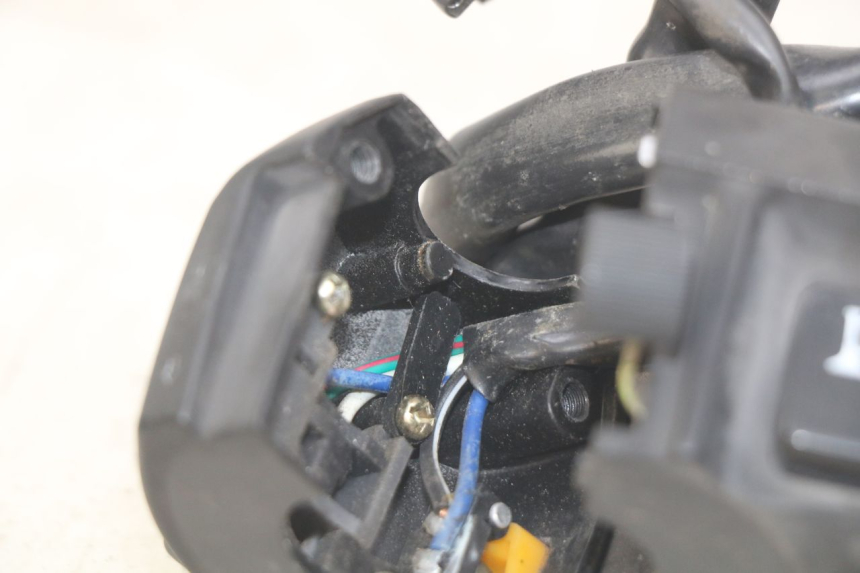 photo de PRZEŁĄCZNIK LEWY NECO ALEXONE 125 (2017 - 2024) - Zoom stanu zużycia