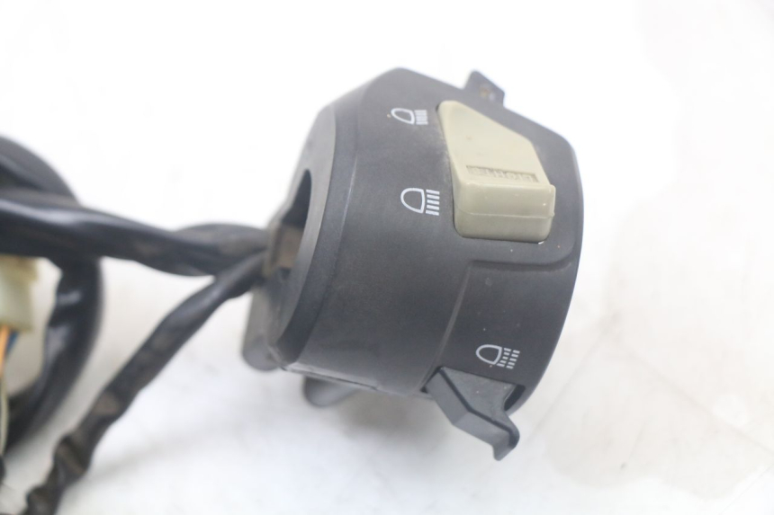 photo de PRZEŁĄCZNIK LEWY JONWAY AZTRAL 125 (2008 - 2017) - Zbliżenie techniczne