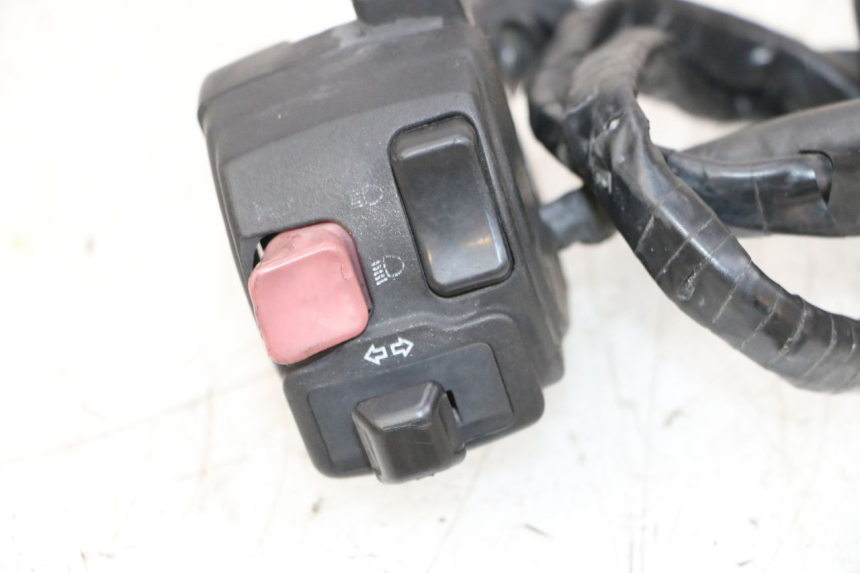 photo de PRZEŁĄCZNIK LEWY MBK BOOSTER SPIRIT NAKED 50 (2004 - 2017) - Szczegóły charakterystyczne