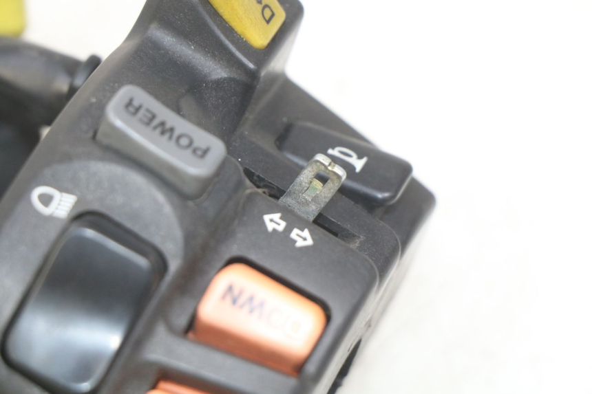 photo de PRZEŁĄCZNIK LEWY SUZUKI BURGMAN 650 (2002 - 2004) - Stan powierzchni