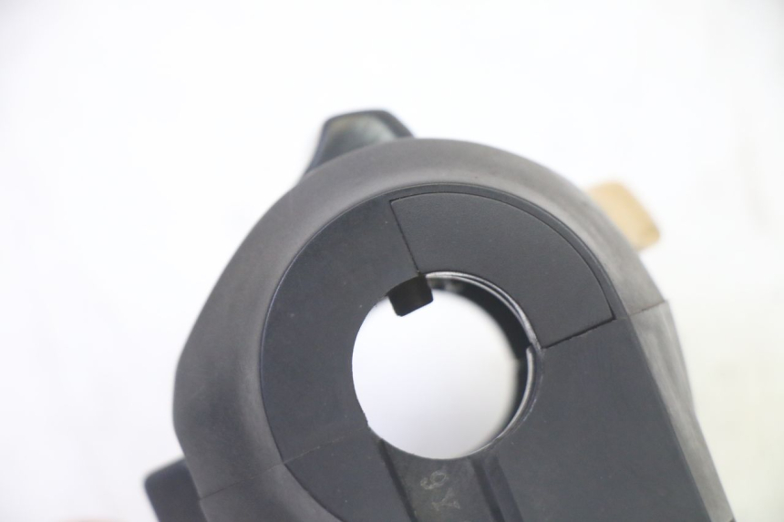 photo de PRZEŁĄCZNIK LEWY SUZUKI BURGMAN 125 (2007 - 2014) - Zbliżenie techniczne