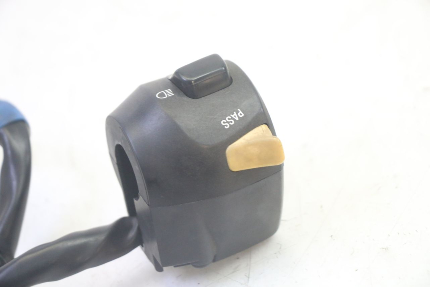 photo de PRZEŁĄCZNIK LEWY SUZUKI BURGMAN 125 (2007 - 2014) - Zbliżenie techniczne