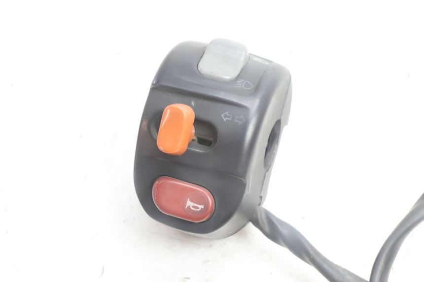 photo de PRZEŁĄCZNIK LEWY BMW C1 125 (2000 - 2003) - Szczegół części