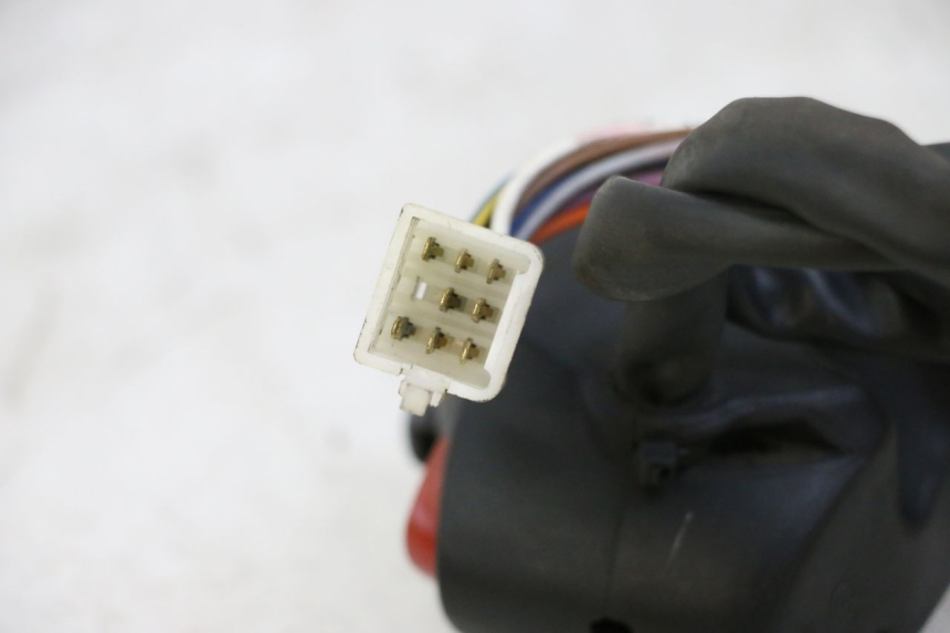 photo de PRZEŁĄCZNIK LEWY PEUGEOT CITYSTAR 50 (2013 - 2017) - Szczegół części