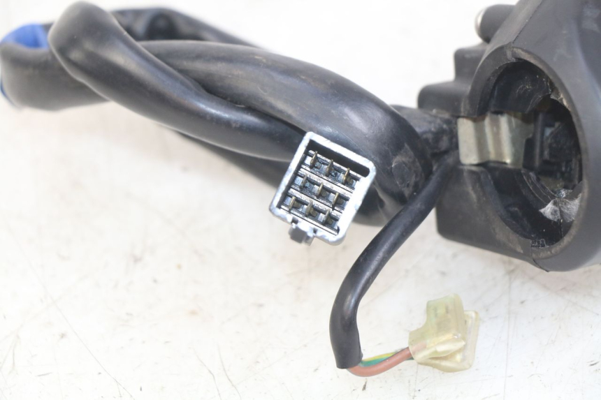 photo de PRZEŁĄCZNIK LEWY KYMCO DOWNTOWN ABS 125 (2015 - 2017) - Zbliżenie techniczne