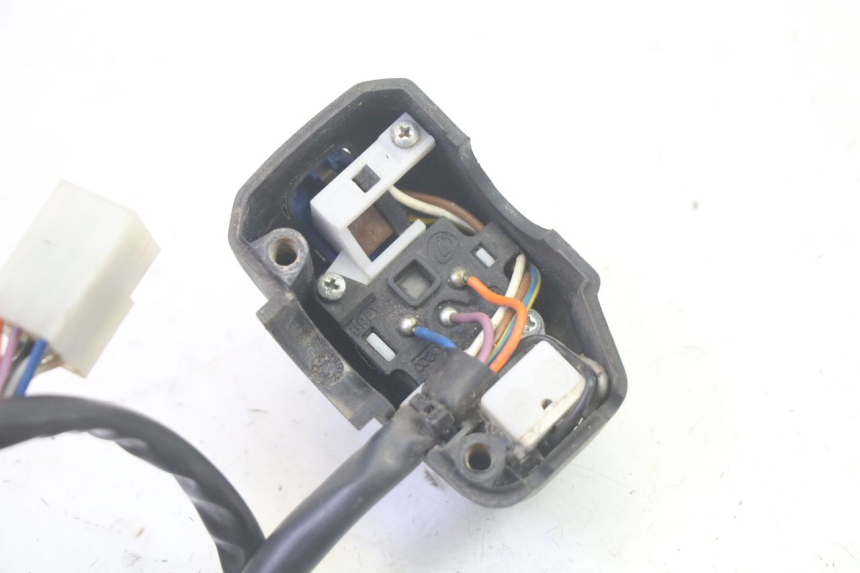 photo de PRZEŁĄCZNIK LEWY PEUGEOT ELYSEO 125 (1999 - 2004) - Zbliżenie techniczne