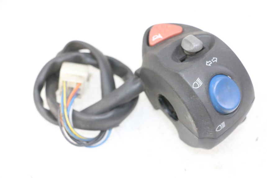 photo de PRZEŁĄCZNIK LEWY PEUGEOT ELYSTAR 125 (2002 - 2007) - Zoom stanu zużycia