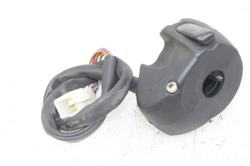 photo de PRZEŁĄCZNIK LEWY PEUGEOT ELYSTAR 125 (2002 - 2007) - Zbliżenie techniczne