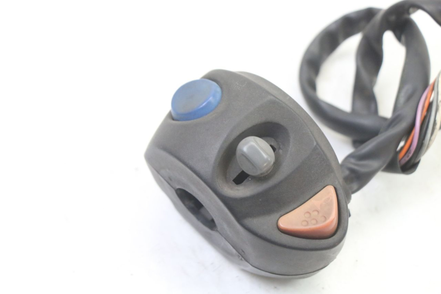 photo de PRZEŁĄCZNIK LEWY PEUGEOT ELYSTAR 50 (2002 - 2014) - Szczegół części