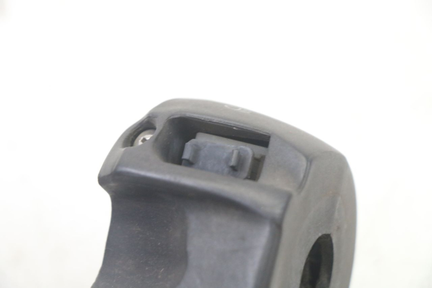 photo de PRZEŁĄCZNIK LEWY PEUGEOT ELYSTAR 50 (2002 - 2014) - Zbliżenie techniczne