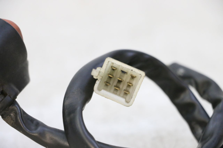 photo de PRZEŁĄCZNIK LEWY PEUGEOT ELYSTAR 50 (2002 - 2014) - Zoom stanu zużycia