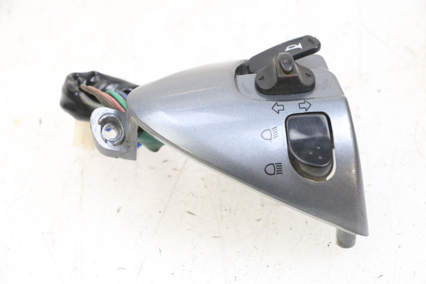 photo de PRZEŁĄCZNIK LEWY MBK FLAME X 125 (2007 - 2016) - Zbliżenie techniczne