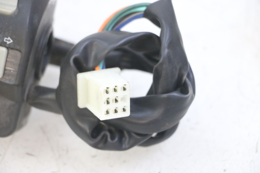 photo de PRZEŁĄCZNIK LEWY VENESI FLY RETRO 4T 50 (2020 - 2025) - Punkty mocowania