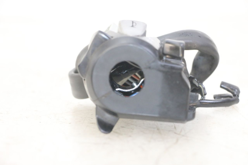 photo de PRZEŁĄCZNIK LEWY HONDA FORZA ABS 300 (2013 - 2017) - Zoom stanu zużycia