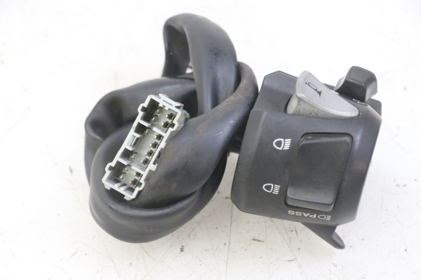 photo de PRZEŁĄCZNIK LEWY HONDA FORZA ABS 300 (2013 - 2017) - Zbliżenie techniczne