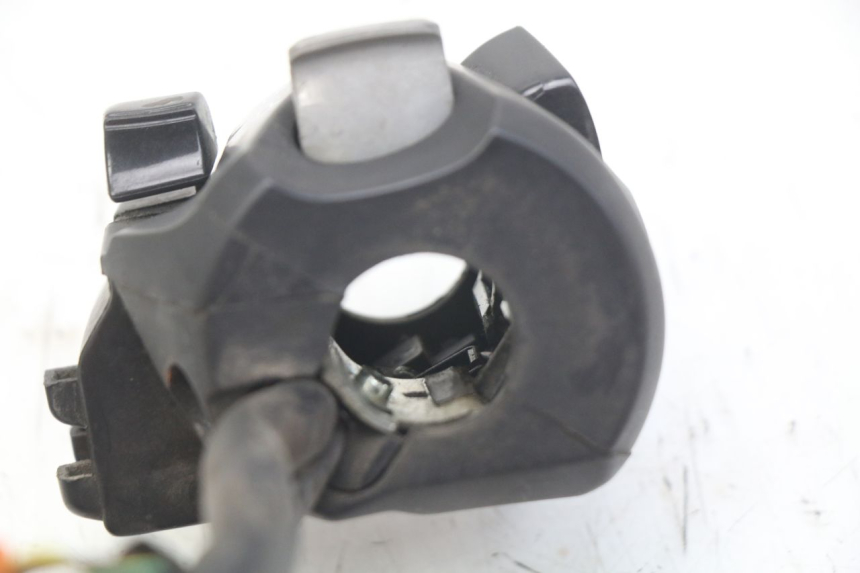 photo de PRZEŁĄCZNIK LEWY HONDA FORZA 125 (2015 - 2016) - Zoom stanu zużycia