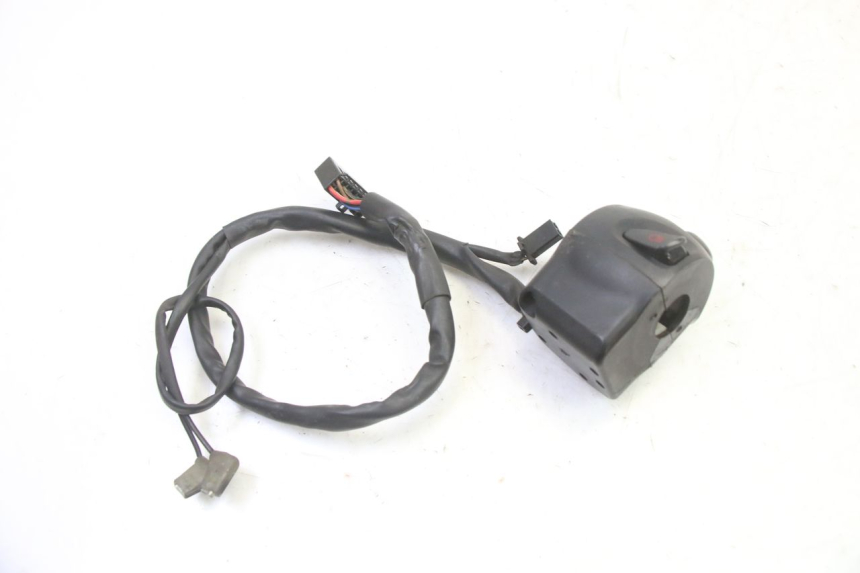 photo de PRZEŁĄCZNIK LEWY YAMAHA FZ6 FAZER S2 600 (2007 - 2011) - Zbliżenie techniczne