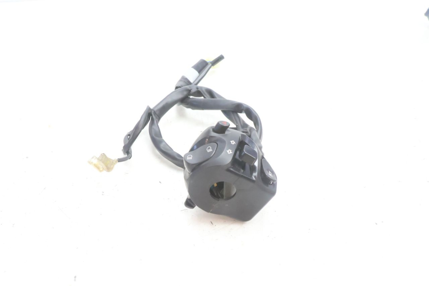 photo de PRZEŁĄCZNIK LEWY YAMAHA FZ8 800 (2010 - 2016) - Zoom stanu zużycia