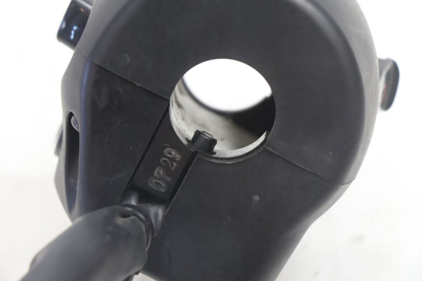 photo de PRZEŁĄCZNIK LEWY YAMAHA FZ8 800 (2010 - 2016) - Punkty mocowania