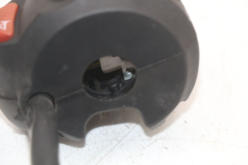 photo de PRZEŁĄCZNIK LEWY PEUGEOT GEOPOLIS RS 125 (2007 - 2009) - Zbliżenie techniczne