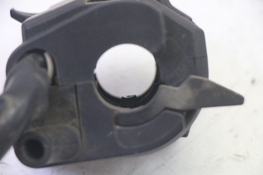 photo de PRZEŁĄCZNIK LEWY KAWASAKI GPX R WARBIRD 600 (1988 - 1993) - Zbliżenie techniczne